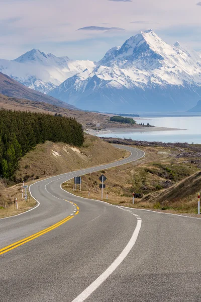 Cinematic Road to Mount Cook, New Zealand . — стоковое фото