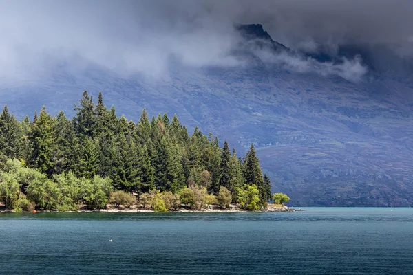 Пейзаж озера на южном острове, Куинстаун Новая Зеландия — стоковое фото