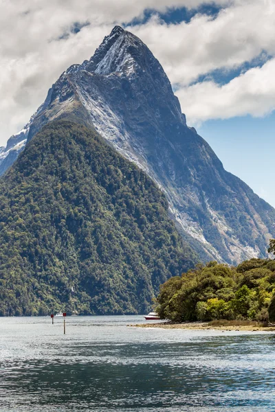 Milford Sound, Fiordland, Nova Zelândia. — Fotografia de Stock