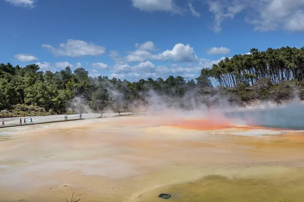 Piscina de champanhe em Waiotapu Thermal Reserve, Rotorua, Nova Zelândia — Fotografia de Stock