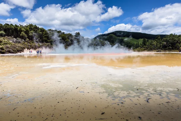 Bazén šampaňského ve Waiotapu Thermal Reserve, Rotorua, Nový Zéland — Stock fotografie