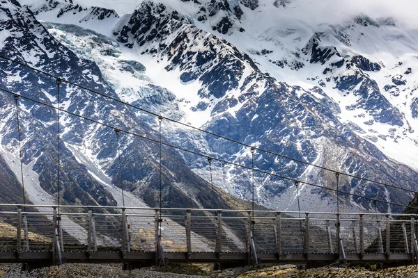 Brücke über den Nuttenfluss im Aoraki-Nationalpark Neuseeland — Stockfoto