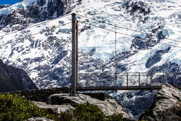 Brücke über den Nuttenfluss im Aoraki-Nationalpark Neuseeland — Stockfoto