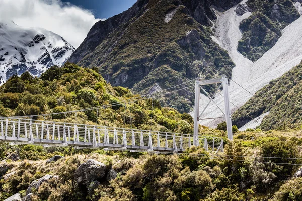 Γέφυρα πάνω από τον ποταμό Χούκερ στο εθνικό πάρκο Αοράκι Νέα Ζηλανδία — Φωτογραφία Αρχείου