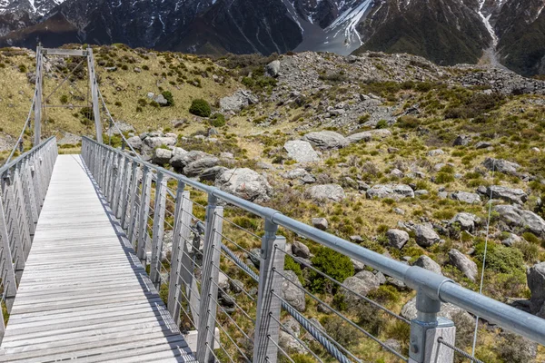 Híd prosti folyón Aoraki nemzeti park Új-Zéland — Stock Fotó