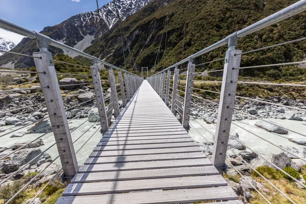 Γέφυρα πάνω από τον ποταμό Χούκερ στο εθνικό πάρκο Αοράκι Νέα Ζηλανδία — Φωτογραφία Αρχείου