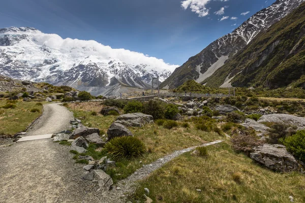 Bridge over Hooker River in Aoraki national park New Zealand — Stock Photo, Image