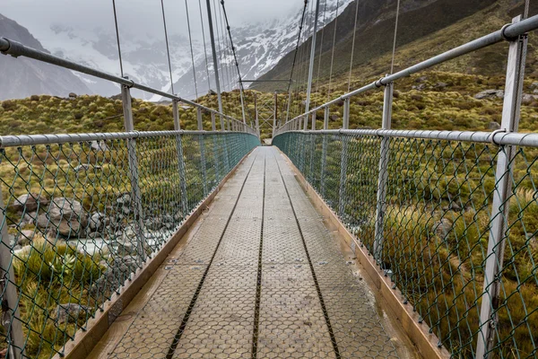 Híd prosti folyón Aoraki nemzeti park Új-Zéland — Stock Fotó