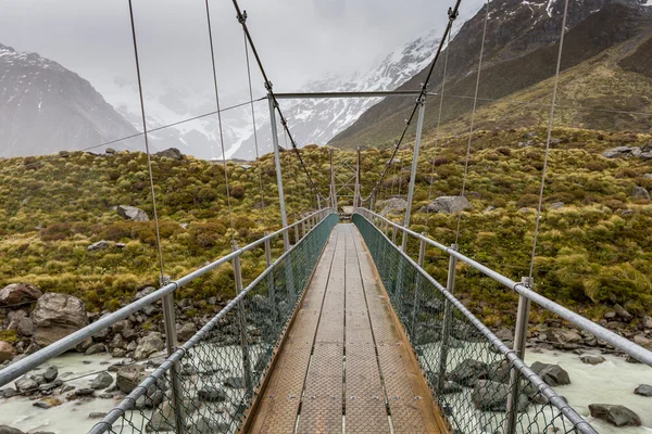 Puente sobre el río Hooker en el parque nacional de Aoraki Nueva Zelanda —  Fotos de Stock