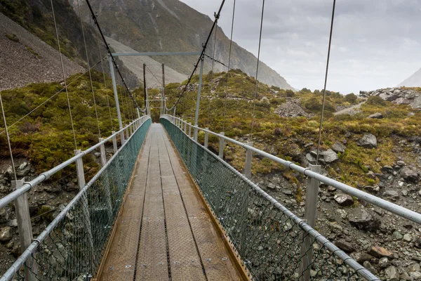 Híd prosti folyón Aoraki nemzeti park Új-Zéland — Stock Fotó