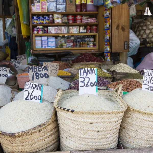 Traditionele voedselmarkt in Zanzibar, Afrika. — Stockfoto