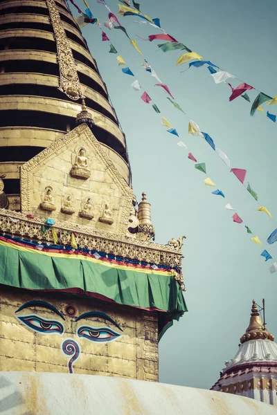 Stupa en Swayambhunath Templo del mono en Katmandú, Nepal . — Foto de Stock