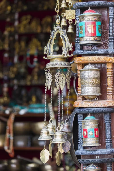 Nepálská modlitební mlýnky na swayambhunath stúpa v Káthmándú, nepa — Stock fotografie