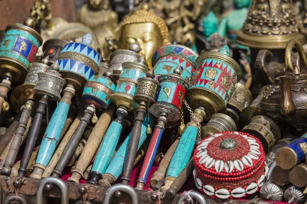 Nepálská modlitební mlýnky na swayambhunath stúpa v Káthmándú, nepa — Stock fotografie