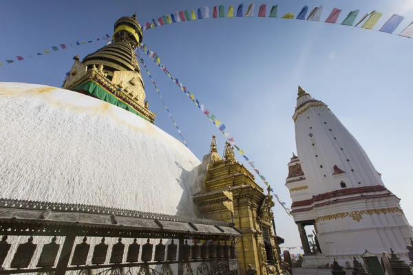 Stupa em Swayambhunath Monkey temple em Kathmandu, Nepal . — Fotografia de Stock