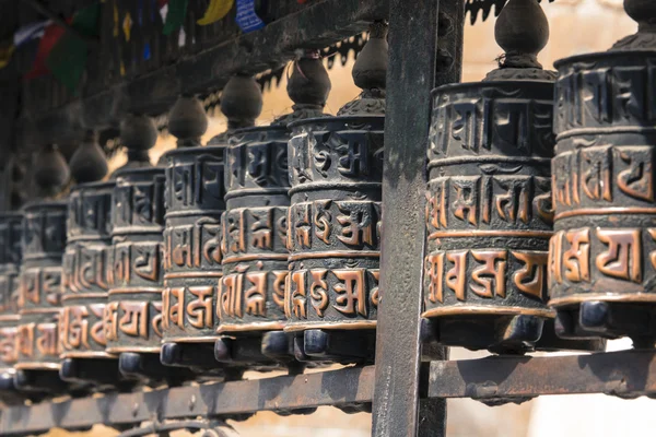 Buddhistische Gebetsmühlen, Kathmandu, Nepal. — Stockfoto