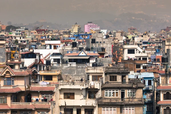 山とネパールのカトマンズ市観 — ストック写真