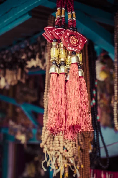 Lembrança tradicional no mercado local do Nepal . — Fotografia de Stock