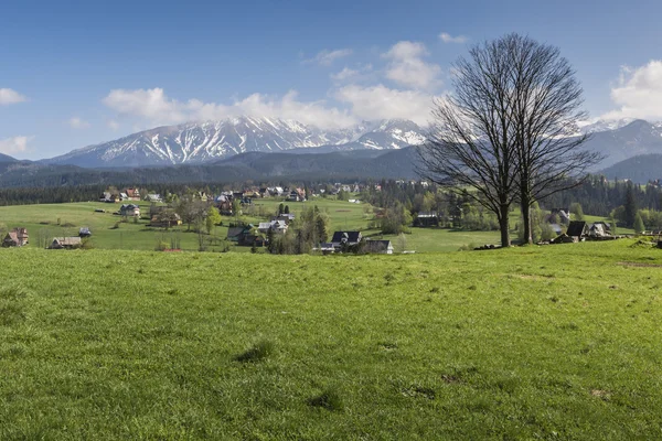 Panorama van de Tatra gebergte in de lentetijd, Polen — Stockfoto