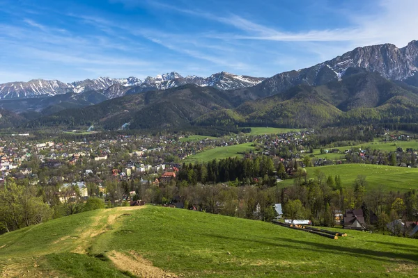 Stadt Zakopane und Tatra vom Gipfel des Gubalowka aus gesehen, emph — Stockfoto