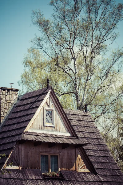 Traditionele Poolse houten hut van zakopane, Polen. — Stockfoto