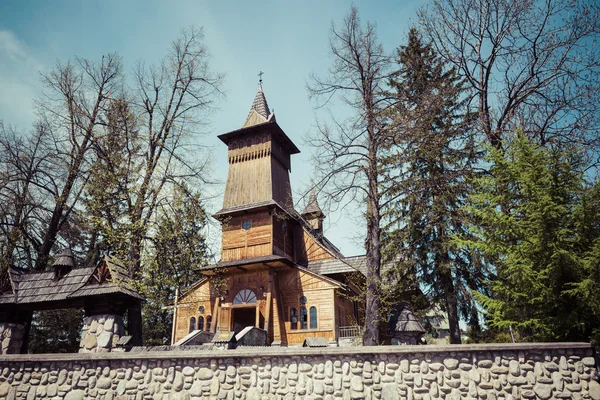 Traditionele houten kerk in Tatra gebergte. — Stockfoto