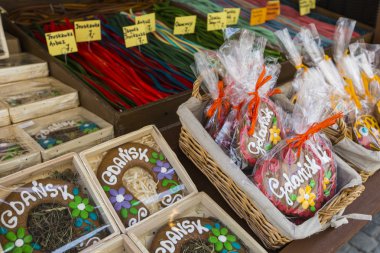 Piyasada Polonya'da asılı gingerbread