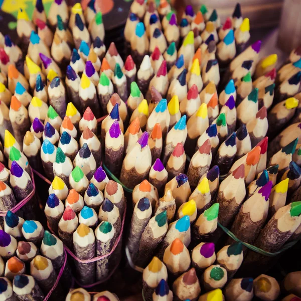 Close-up-Set von Buntstiften und mischen Farbe — Stockfoto