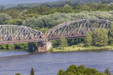 Polonya - Torun ünlü truss köprüden Vistula Nehri. Taşıma