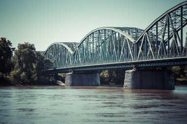 Polonya - Torun ünlü truss köprüden Vistula Nehri. Taşıma