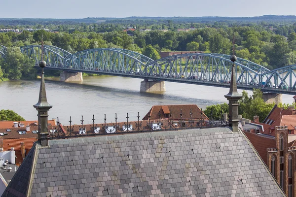 Polónia - Torun, cidade dividida pelo rio Vístula entre a Pomerânia — Fotografia de Stock