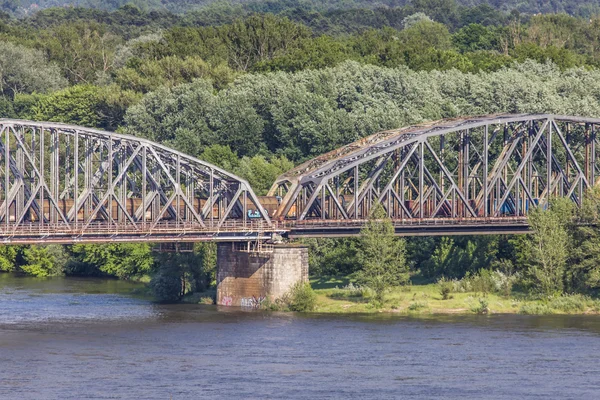 Polska - Toruń słynnego kratownicowy most nad rzeką Wisłą. Transportu — Zdjęcie stockowe