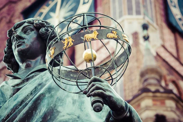 Пам'ятник великої астроном Ніколаус Коперника, Торунь, Польща — стокове фото