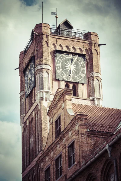 Gothic tower of town hall in Torun-city on The World Heritage Li — Stock Photo, Image