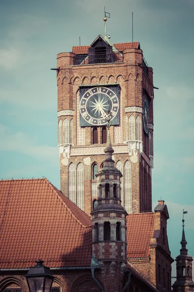 Gotycka wieża ratusza w Toruniu miasto na The World Heritage Li — Zdjęcie stockowe