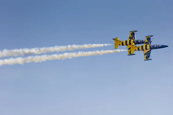 포즈난, 폴란드-6 월 14 일: aerobatic 그룹 형성 "발트 꿀벌 — 스톡 사진