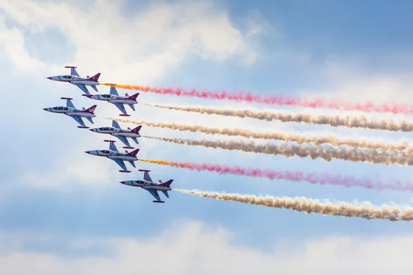 포즈난, 폴란드-6 월 14 일: aerobatic 그룹 형성 "터키 sta — 스톡 사진