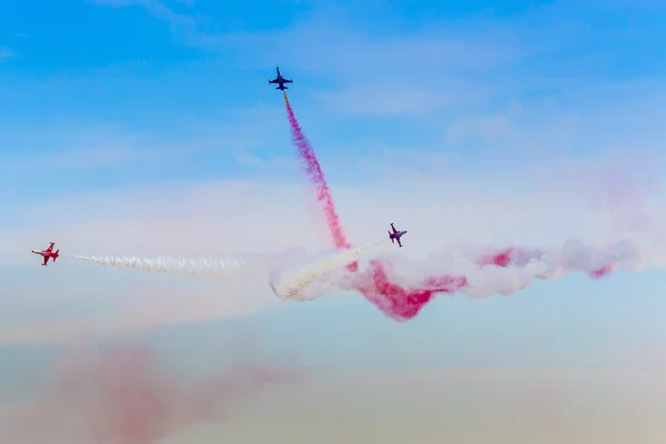 POZNAN, POLONIA - 14 GIUGNO: Formazione di gruppi acrobatici "Turkish Sta — Foto Stock