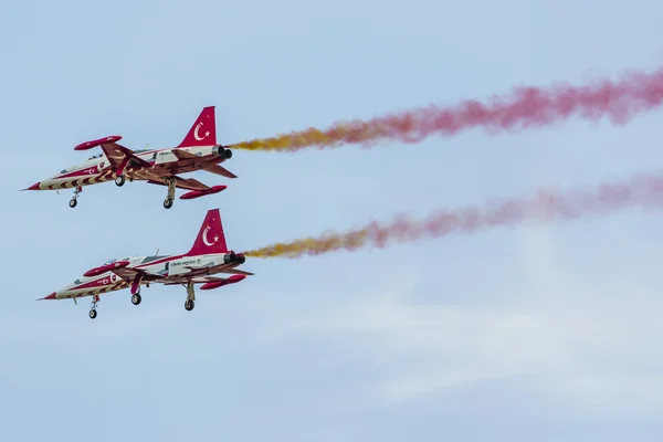 POZNAN, POLAND - JUNE 14: Aerobatic group formation "Turkish Sta — Stock Photo, Image