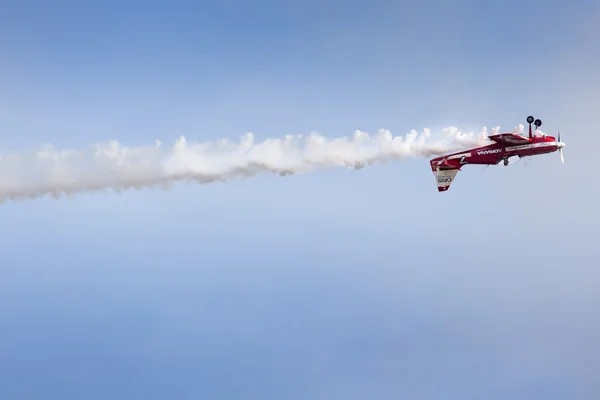 POZNAN, POLONIA - 14 GIUGNO: formazione del gruppo aerobatico "Zelazny" a — Foto Stock