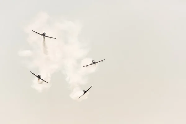 포즈난, 폴란드-6 월 14 일: "파이 오 니 아 테 aerobatic 그룹 형성 — 스톡 사진