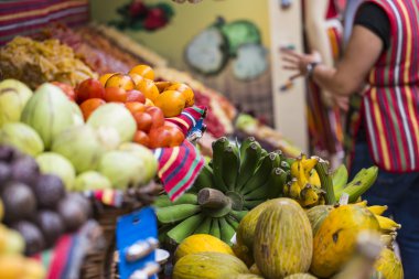 Egzotik meyve Mercado Dos Lavradores içinde. Funchal, Madeira,