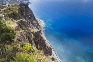 Madeira Adası, Portekiz, Gabo Girao 600 metre yüksek kayalıklarla
