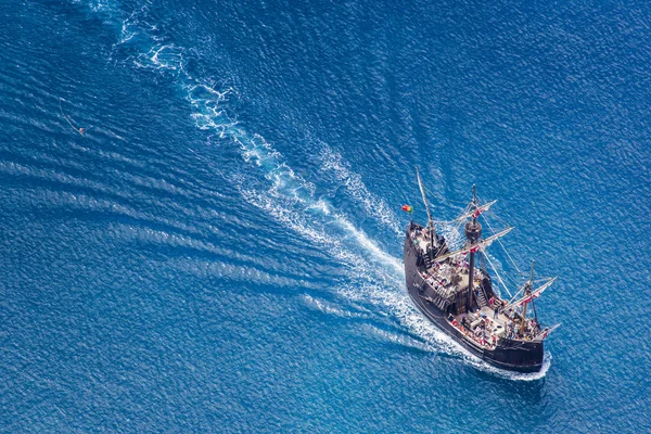 FUNCHAL, PORTUGAL - JUNE 26: Tourists making a cruise with a rep — Stok fotoğraf