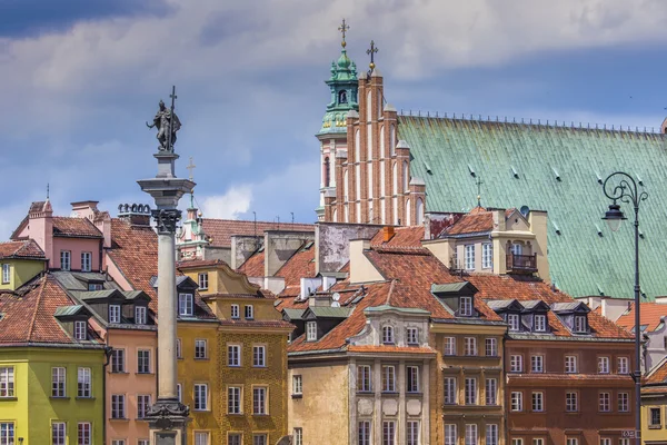 WARSAW, POLONIA - 08 DE JULIO DE 2015 Ciudad vieja de Varsovia, Polonia. El — Foto de Stock