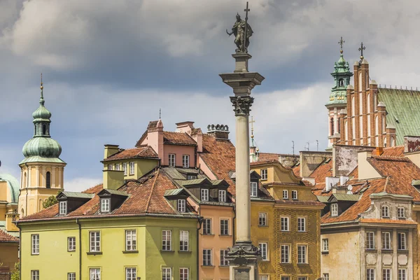 Old town in Warsaw, Poland. The Royal Castle and Sigismunds Col — Stock Photo, Image