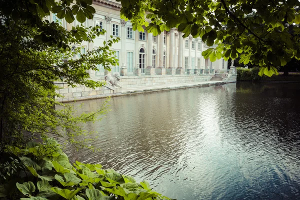 El palacio Lazienki en el Parque Lazienki, Varsovia. Lazienki Krolewski —  Fotos de Stock