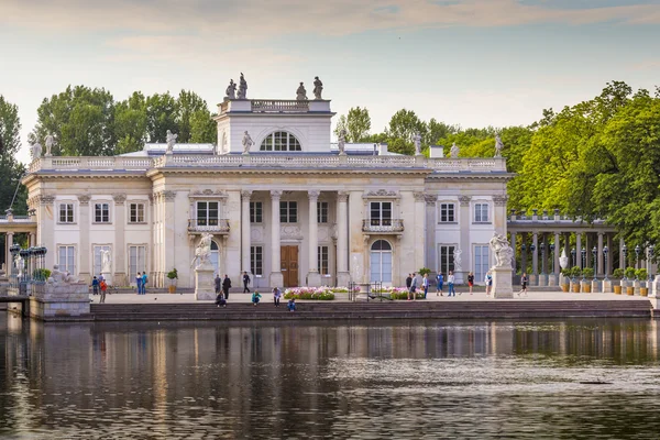 WARSAW, POLAND - JULY 08, 2015 The Lazienki palace in Lazienki — Stock Photo, Image