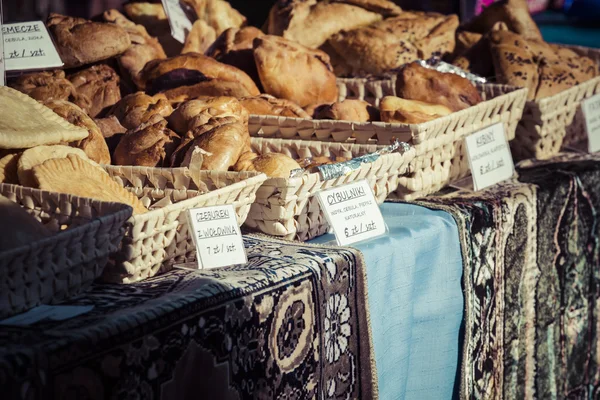 Traditionell tårta på gatan marknaden i Polen. — Stockfoto