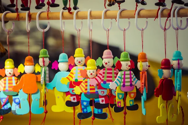 Bambole di legno al mercato — Foto Stock